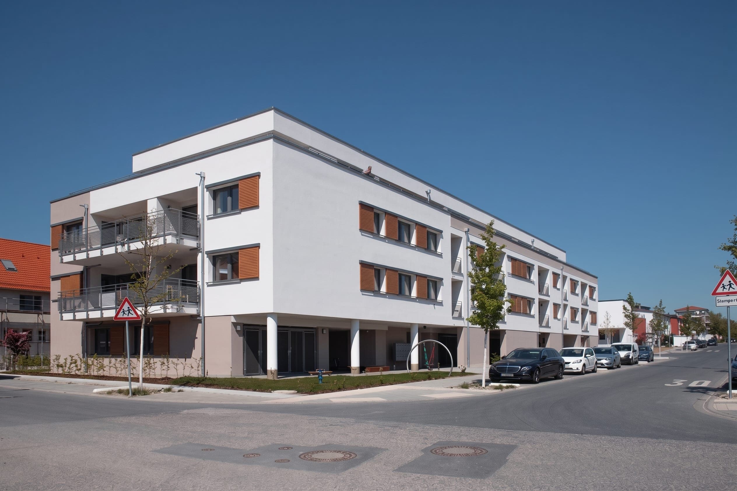 Wohngebäude Herzo:home in Herzogenaurach, Ansicht der Gebäudeecke von der Straßenkreuzung